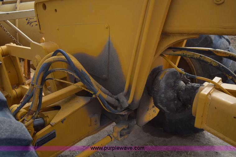 image for item E6200 John Deere 772A motor grader