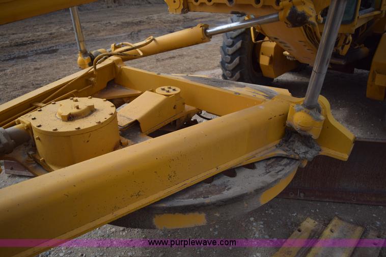 image for item E6200 John Deere 772A motor grader