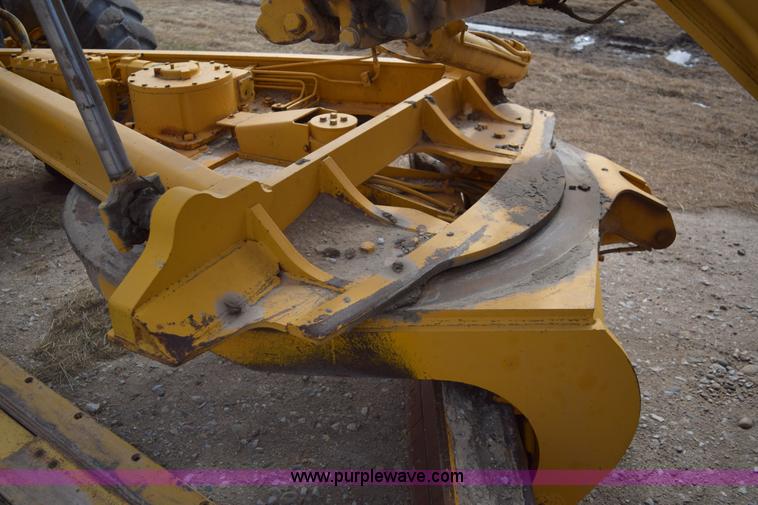 image for item E6200 John Deere 772A motor grader