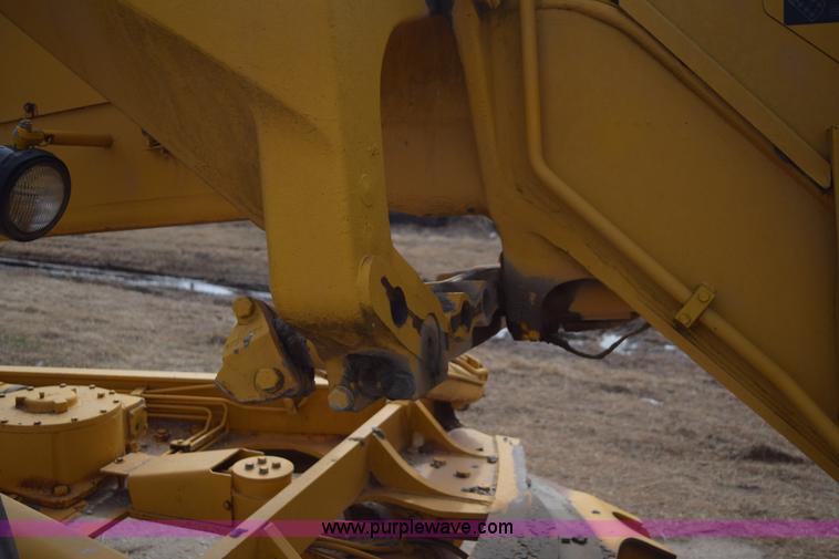 image for item E6200 John Deere 772A motor grader