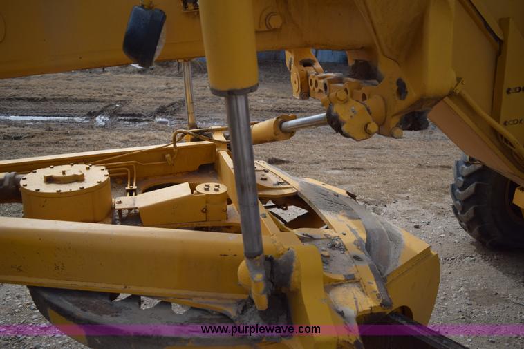 image for item E6200 John Deere 772A motor grader