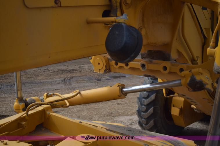 image for item E6200 John Deere 772A motor grader