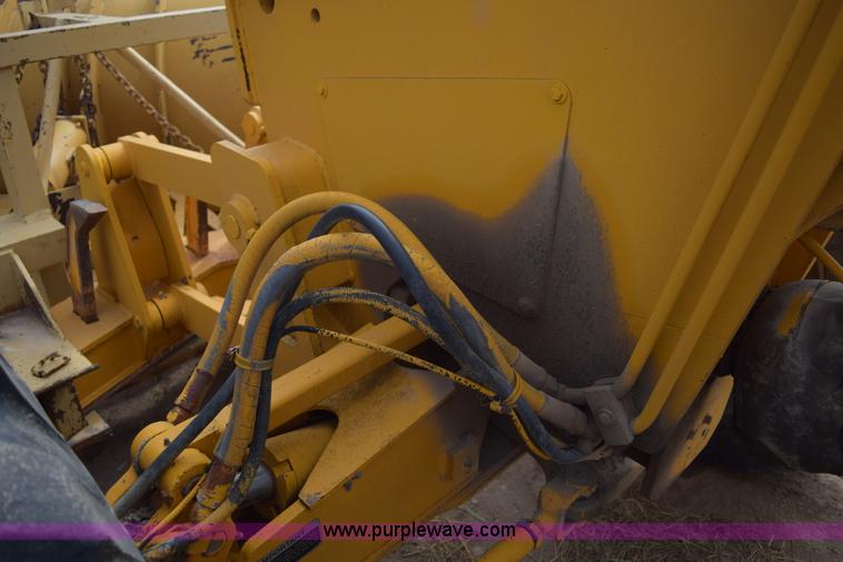 image for item E6200 John Deere 772A motor grader