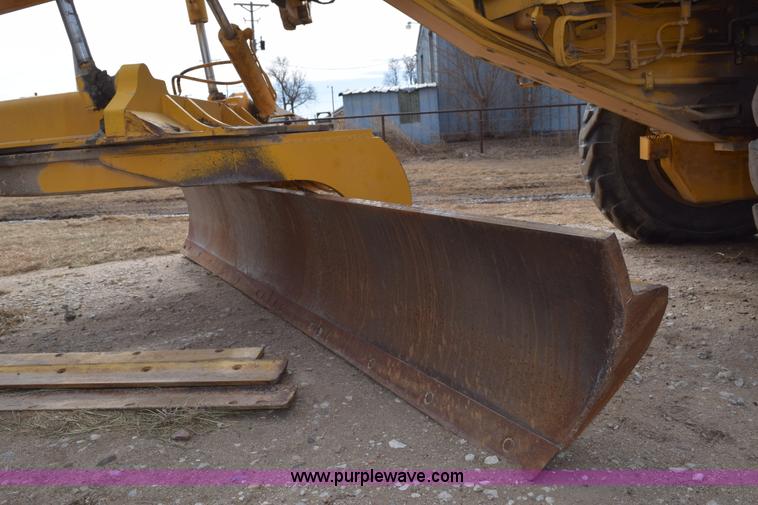 image for item E6200 John Deere 772A motor grader