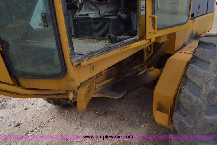 image for item E6200 John Deere 772A motor grader