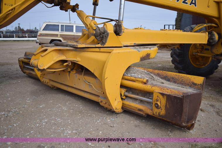 image for item E6200 John Deere 772A motor grader