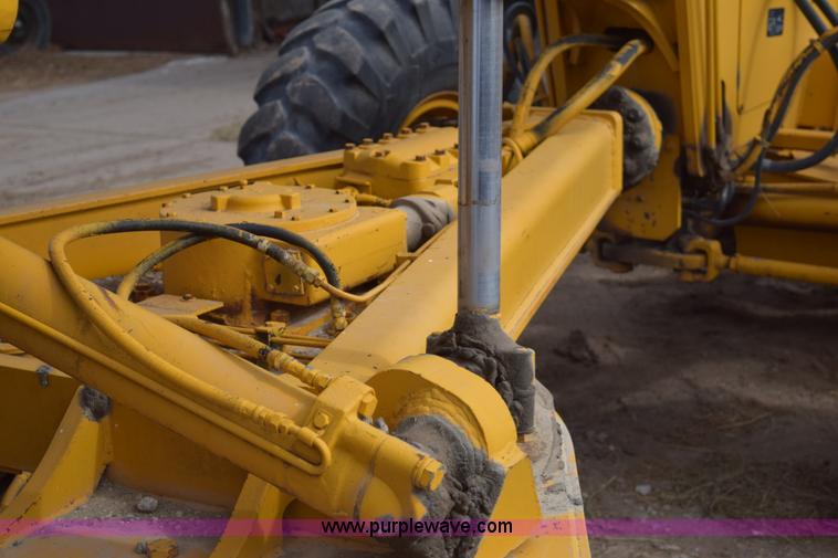 image for item E6200 John Deere 772A motor grader