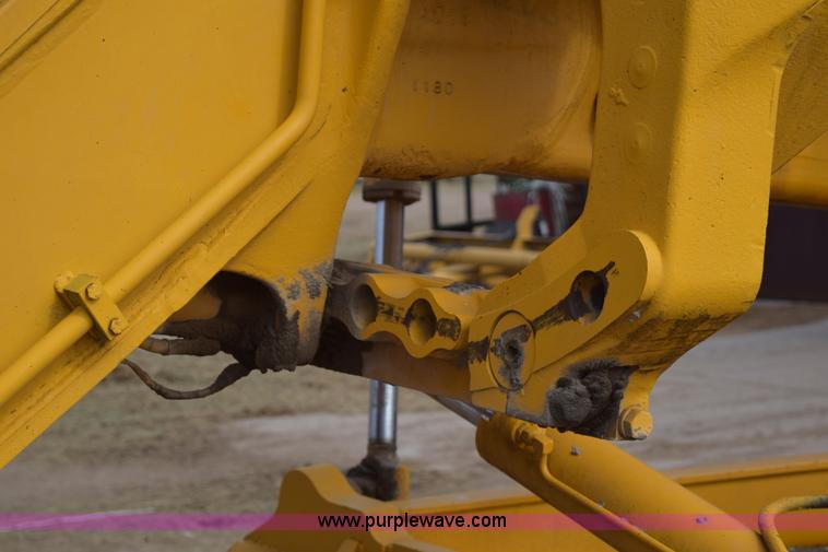 image for item E6200 John Deere 772A motor grader