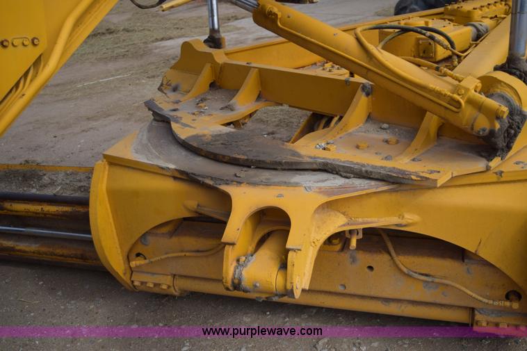 image for item E6200 John Deere 772A motor grader