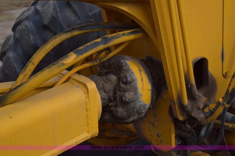 image for item E6200 John Deere 772A motor grader