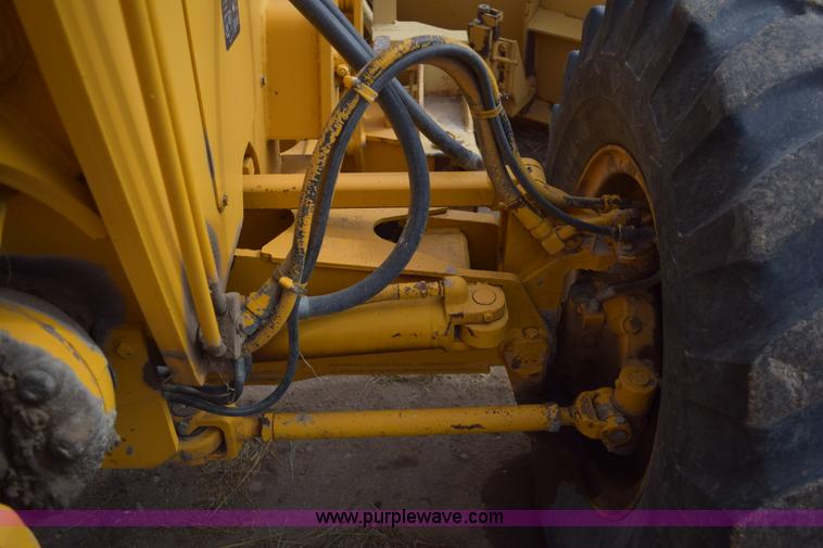 image for item E6200 John Deere 772A motor grader