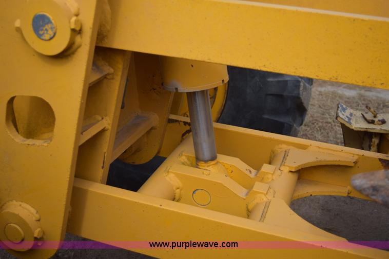 image for item E6200 John Deere 772A motor grader