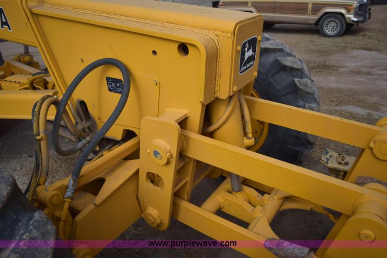 image for item E6200 John Deere 772A motor grader