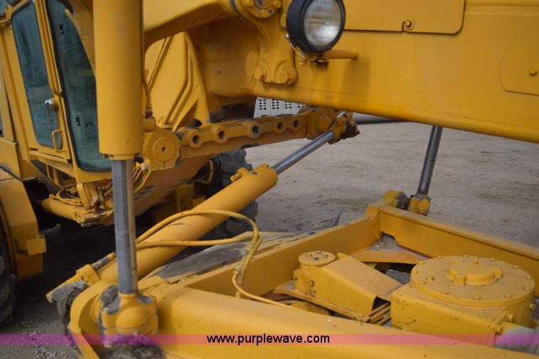 image for item E6200 John Deere 772A motor grader