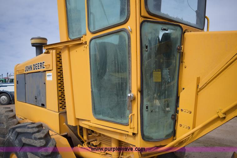 image for item E6200 John Deere 772A motor grader