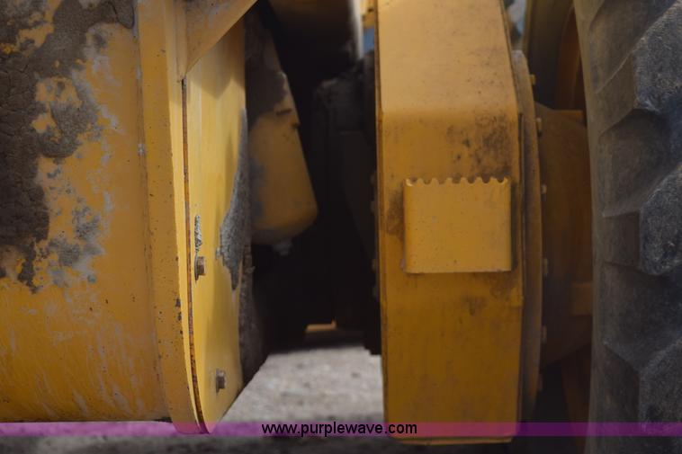 image for item E6200 John Deere 772A motor grader