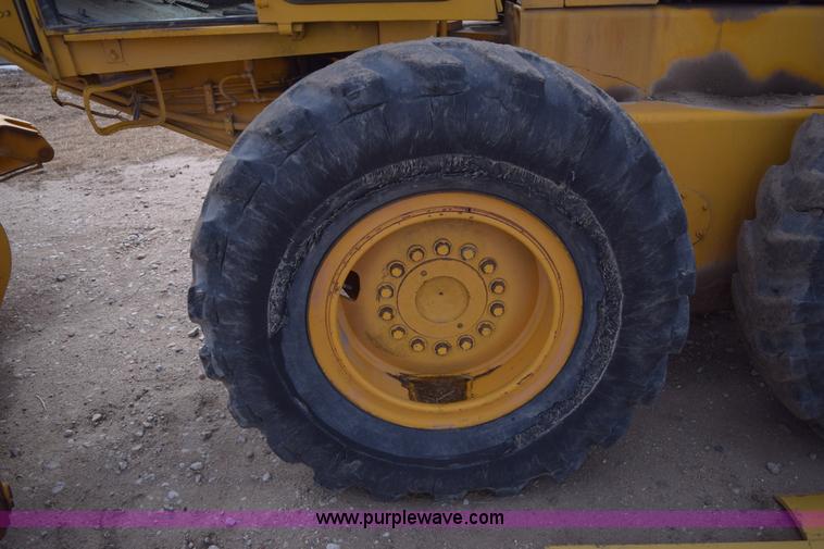 image for item E6200 John Deere 772A motor grader