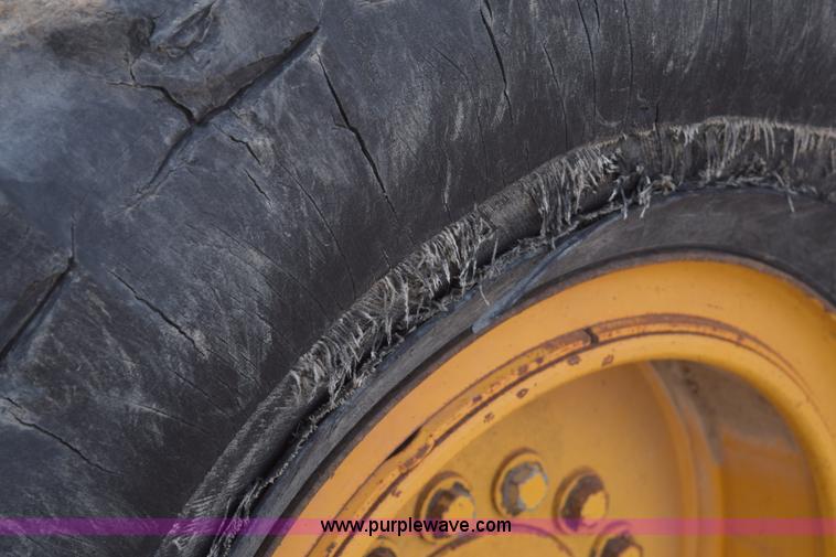 image for item E6200 John Deere 772A motor grader