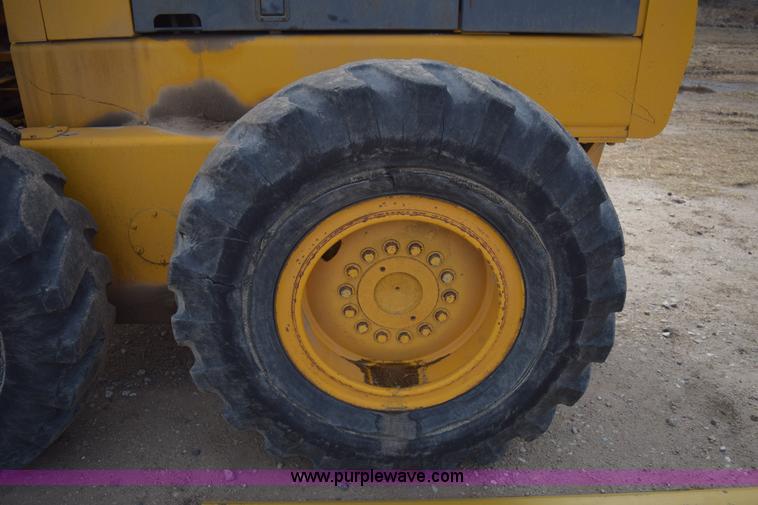 image for item E6200 John Deere 772A motor grader