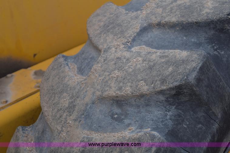 image for item E6200 John Deere 772A motor grader