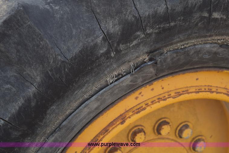 image for item E6200 John Deere 772A motor grader