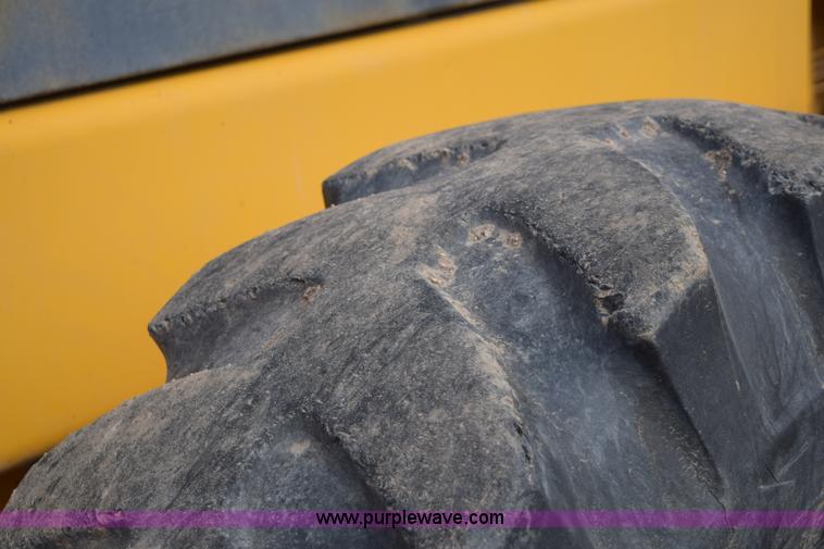 image for item E6200 John Deere 772A motor grader