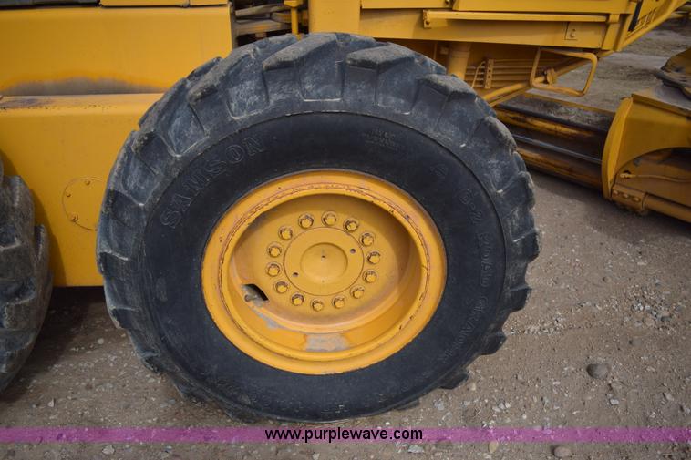 image for item E6200 John Deere 772A motor grader