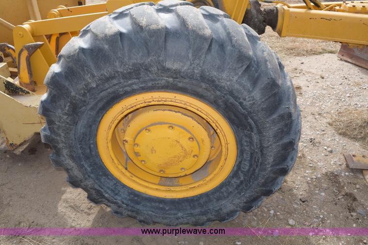 image for item E6200 John Deere 772A motor grader