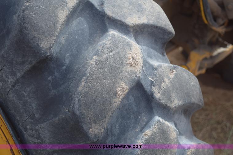 image for item E6200 John Deere 772A motor grader