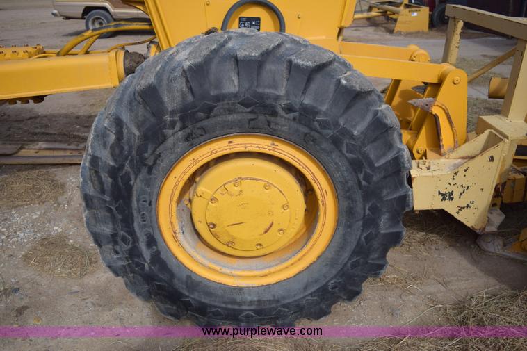 image for item E6200 John Deere 772A motor grader