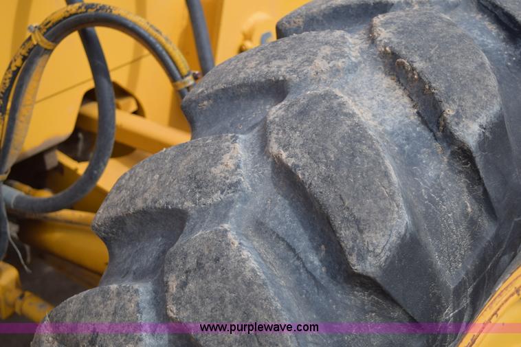 image for item E6200 John Deere 772A motor grader