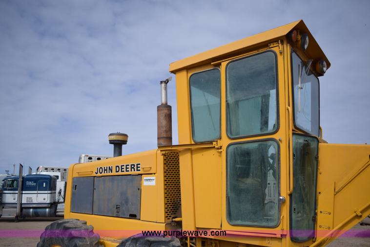 image for item E6200 John Deere 772A motor grader