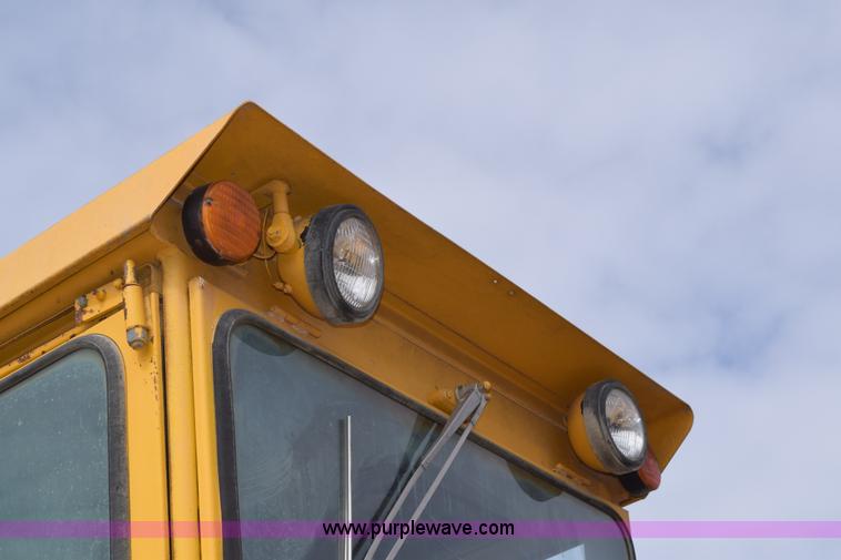 image for item E6200 John Deere 772A motor grader