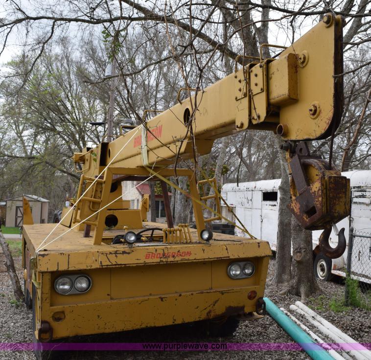 image for item E6277 1975 Broderson RTR701B carry deck crane