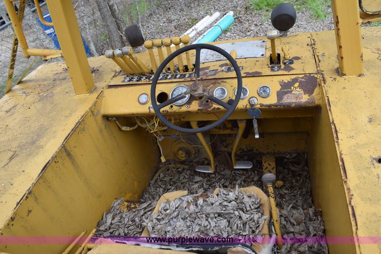 image for item E6277 1975 Broderson RTR701B carry deck crane