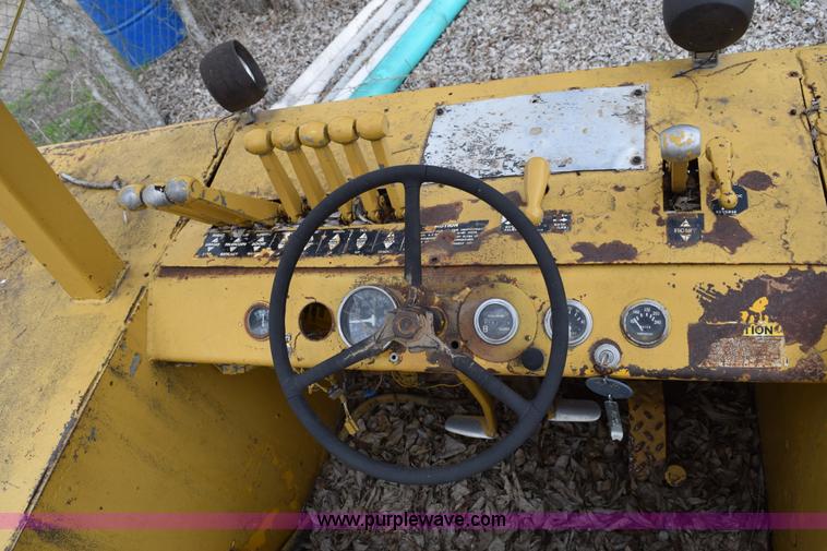 image for item E6277 1975 Broderson RTR701B carry deck crane