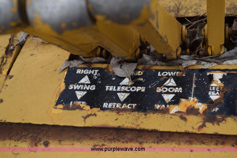 image for item E6277 1975 Broderson RTR701B carry deck crane