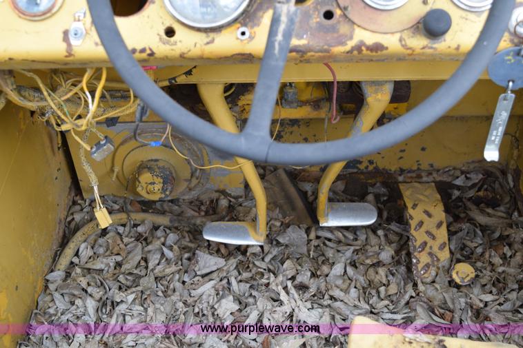 image for item E6277 1975 Broderson RTR701B carry deck crane