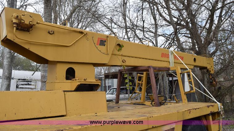 image for item E6277 1975 Broderson RTR701B carry deck crane