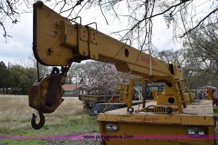 image for item E6277 1975 Broderson RTR701B carry deck crane