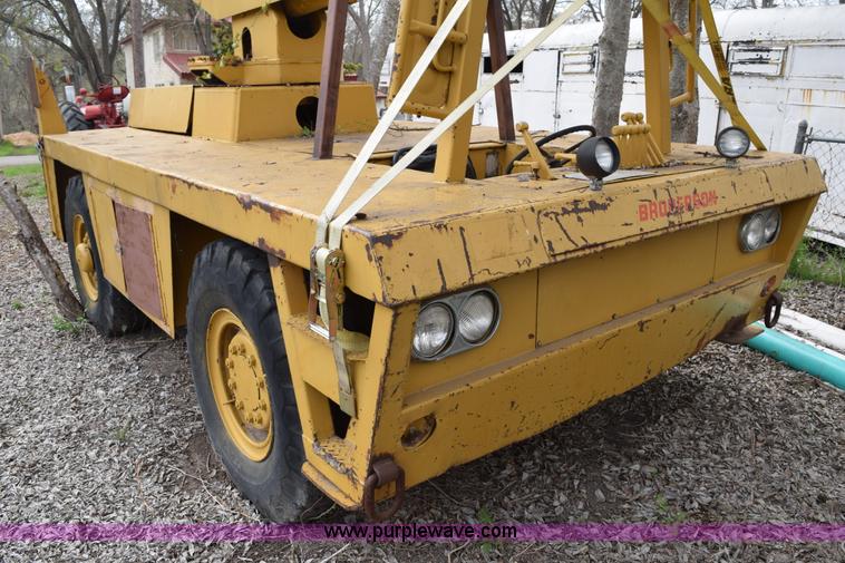 image for item E6277 1975 Broderson RTR701B carry deck crane
