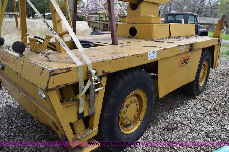 image for item E6277 1975 Broderson RTR701B carry deck crane