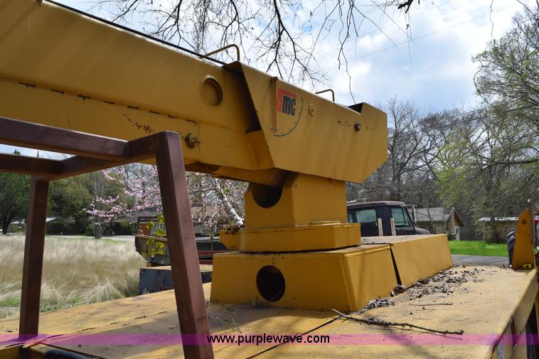 image for item E6277 1975 Broderson RTR701B carry deck crane