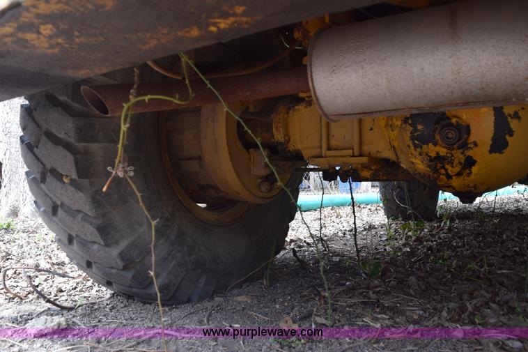 image for item E6277 1975 Broderson RTR701B carry deck crane