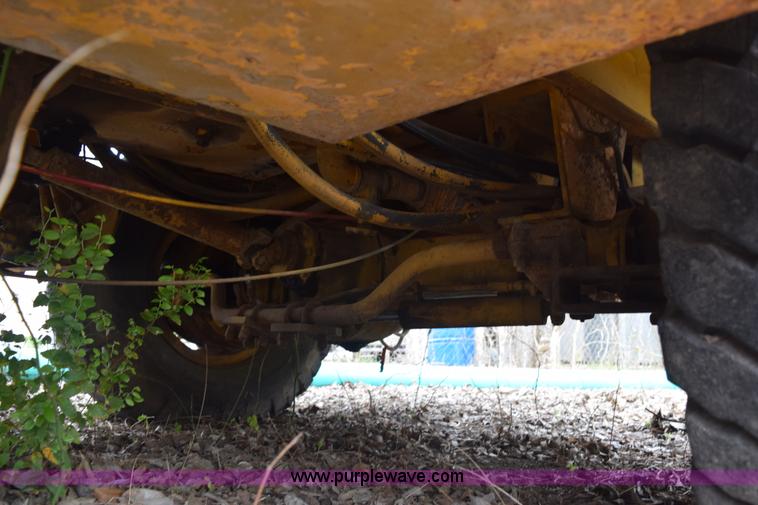 image for item E6277 1975 Broderson RTR701B carry deck crane