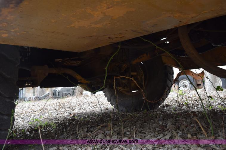 image for item E6277 1975 Broderson RTR701B carry deck crane