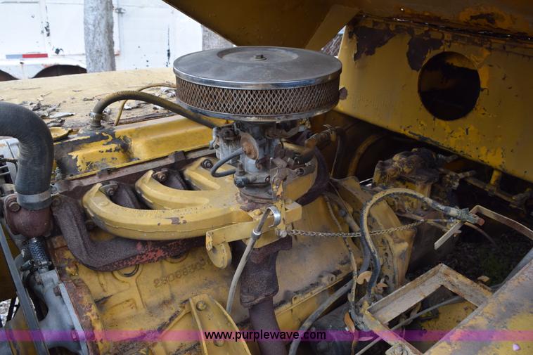 image for item E6277 1975 Broderson RTR701B carry deck crane