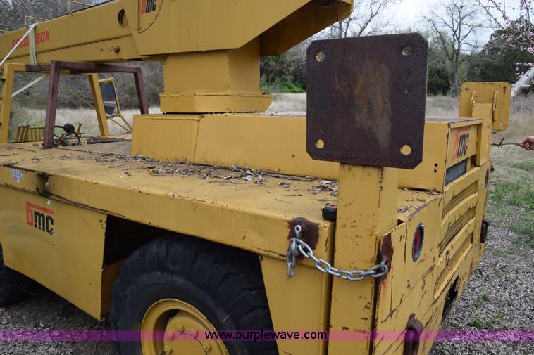 image for item E6277 1975 Broderson RTR701B carry deck crane