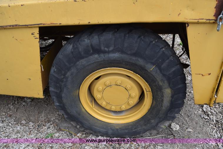 image for item E6277 1975 Broderson RTR701B carry deck crane