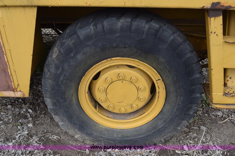 image for item E6277 1975 Broderson RTR701B carry deck crane